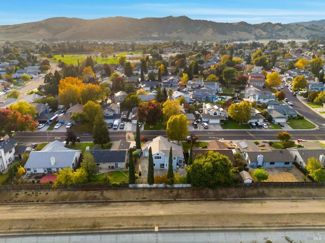 395 Marna Dr, Vacaville, CA 95687