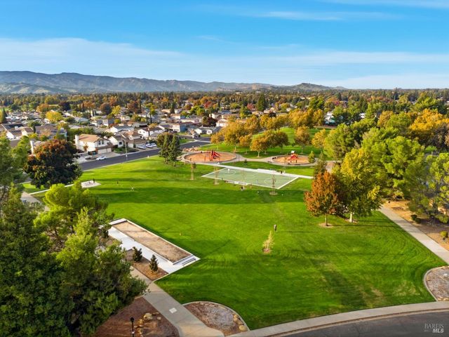 395 Marna Dr, Vacaville, CA 95687