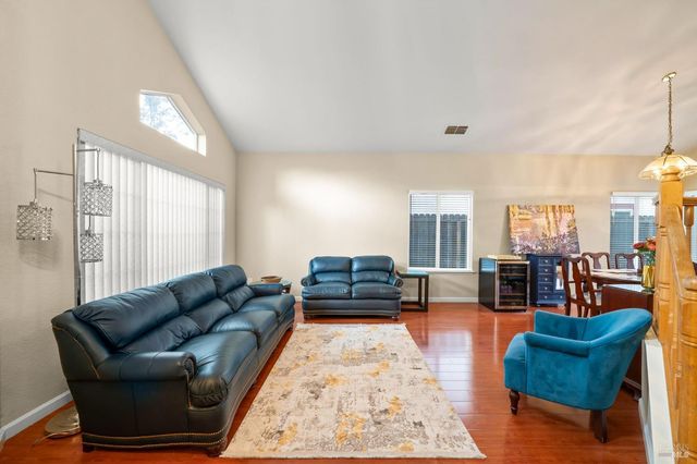 395 Marna Dr, Vacaville, CA 95687