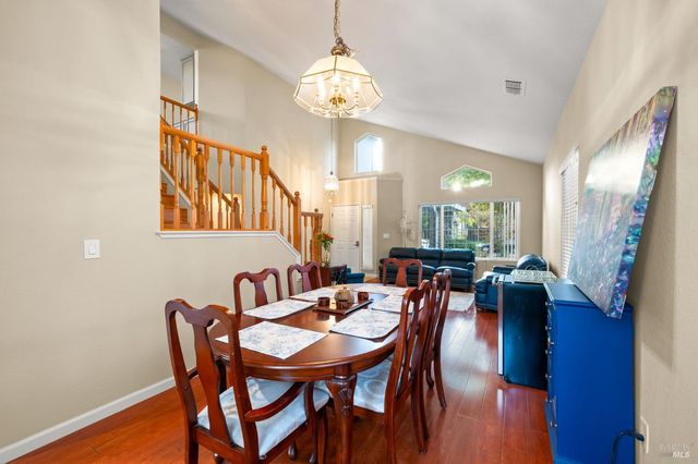 395 Marna Dr, Vacaville, CA 95687