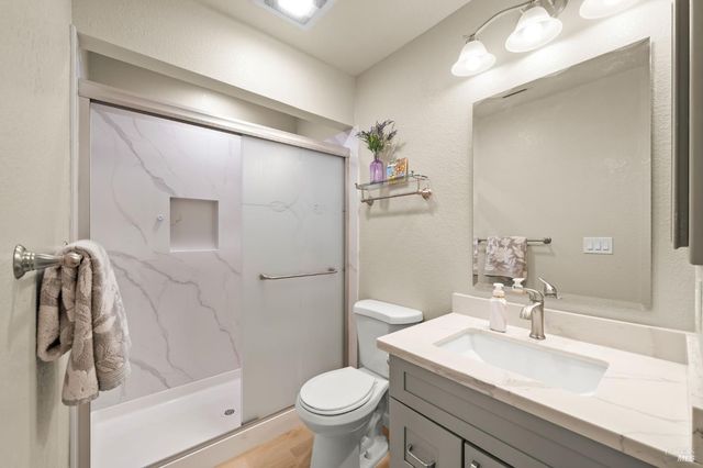 395 Marna Dr, Vacaville, CA 95687