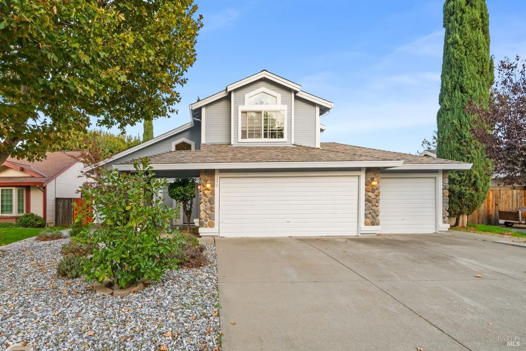 395 Marna Dr, Vacaville, CA 95687