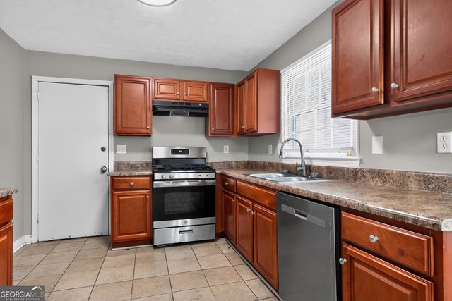5151 Tara Creek Drive, Ellenwood, GA 30294