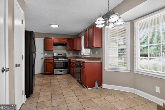 5151 Tara Creek Drive, Ellenwood, GA 30294