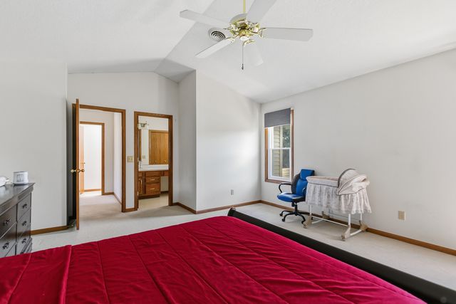 4608 WILLOW WOOD Court, Davenport, IA 52807