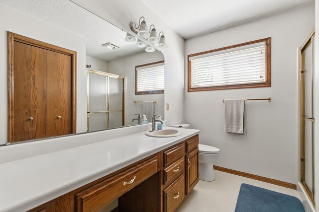 4608 WILLOW WOOD Court, Davenport, IA 52807