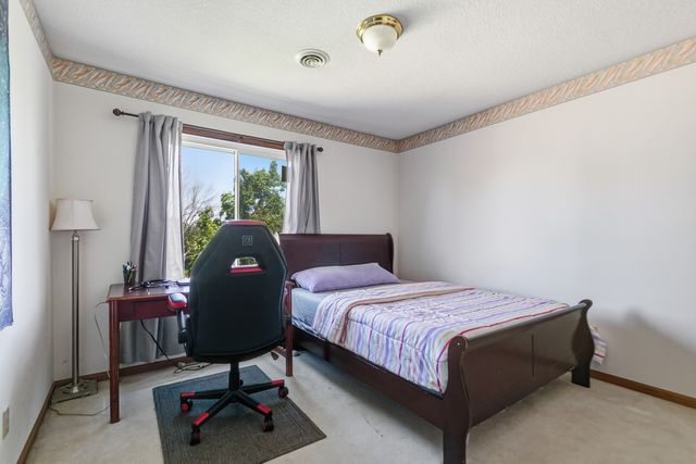 4608 WILLOW WOOD Court, Davenport, IA 52807