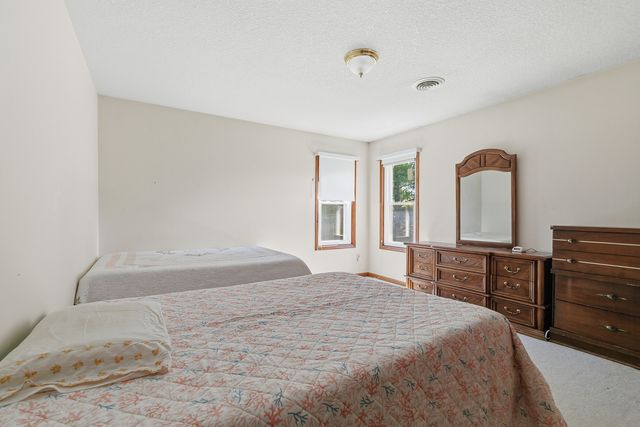 4608 WILLOW WOOD Court, Davenport, IA 52807