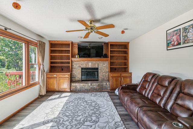4608 WILLOW WOOD Court, Davenport, IA 52807
