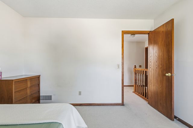 4608 WILLOW WOOD Court, Davenport, IA 52807