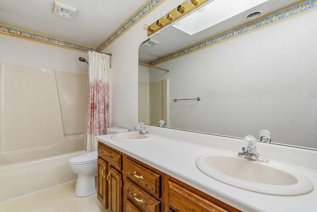 4608 WILLOW WOOD Court, Davenport, IA 52807
