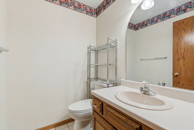 4608 WILLOW WOOD Court, Davenport, IA 52807