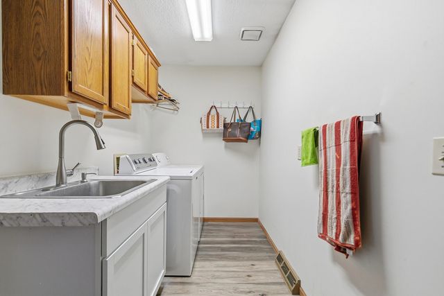 4608 WILLOW WOOD Court, Davenport, IA 52807