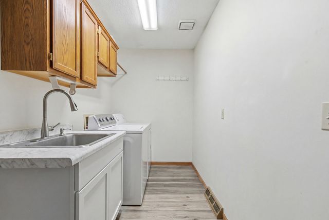 4608 WILLOW WOOD Court, Davenport, IA 52807