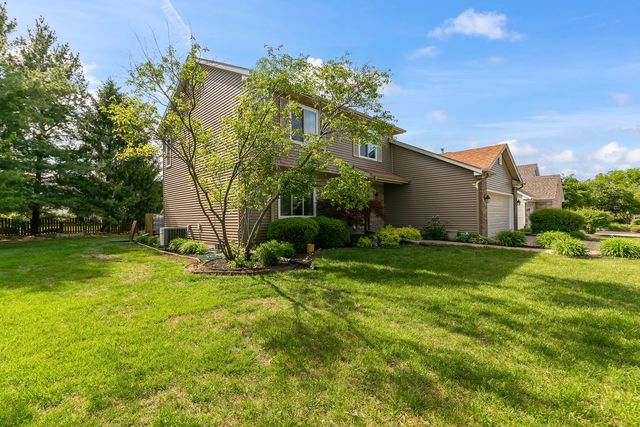 4608 WILLOW WOOD Court, Davenport, IA 52807