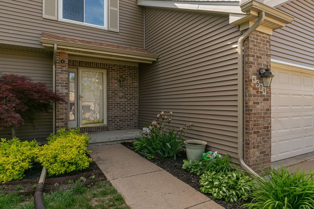 4608 WILLOW WOOD Court, Davenport, IA 52807