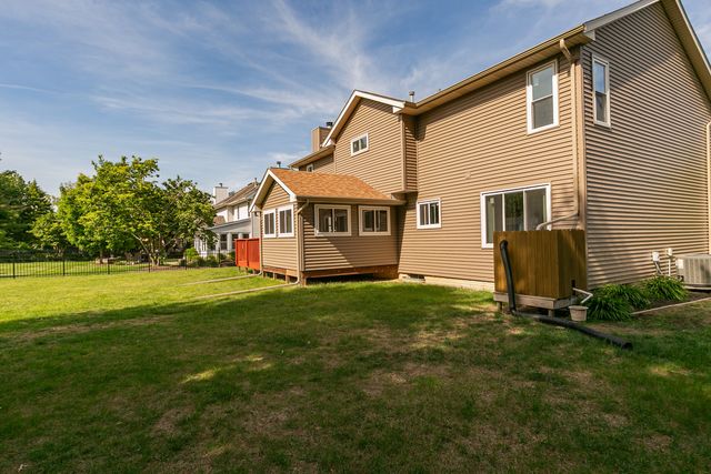 4608 WILLOW WOOD Court, Davenport, IA 52807
