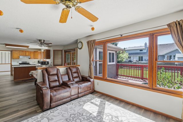 4608 WILLOW WOOD Court, Davenport, IA 52807