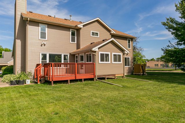 4608 WILLOW WOOD Court, Davenport, IA 52807
