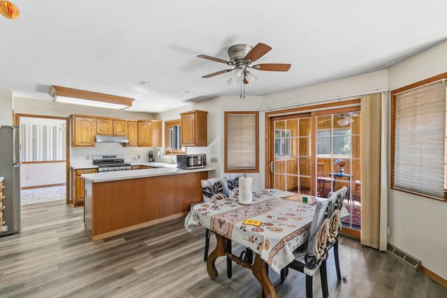 4608 WILLOW WOOD Court, Davenport, IA 52807