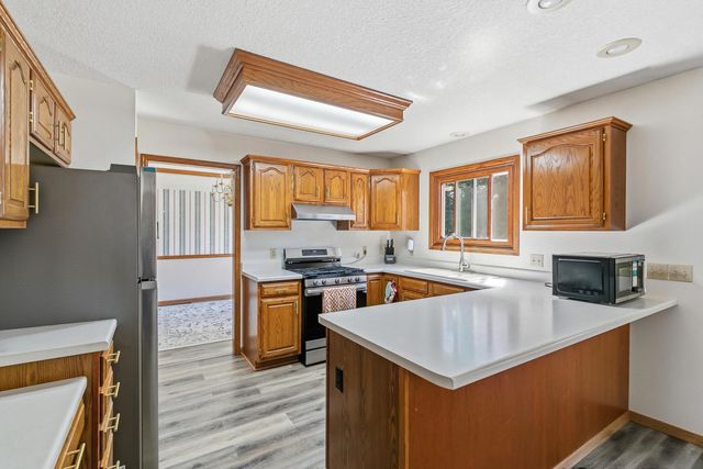4608 WILLOW WOOD Court, Davenport, IA 52807