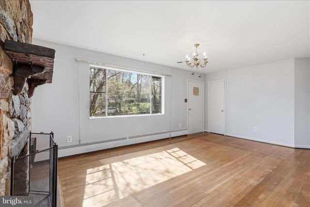 4728 GROVES LN, Fairfax, VA 22030