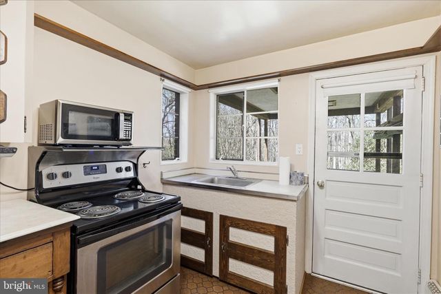 4728 GROVES LN, Fairfax, VA 22030