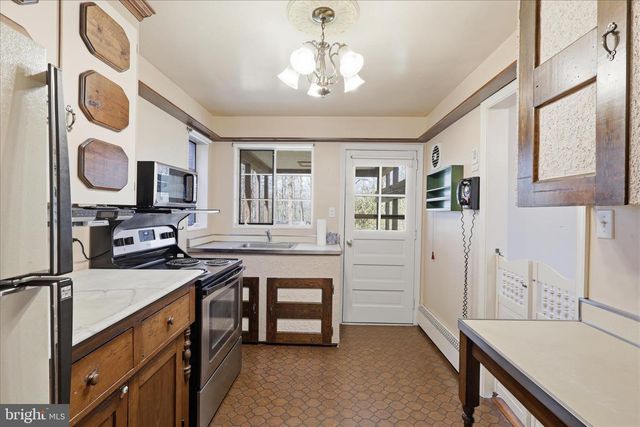 4728 GROVES LN, Fairfax, VA 22030