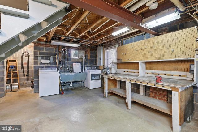4728 GROVES LN, Fairfax, VA 22030