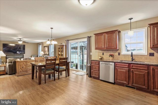 9337 LINDALE AVE, Greencastle, PA 17225