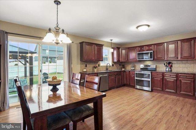 9337 LINDALE AVE, Greencastle, PA 17225