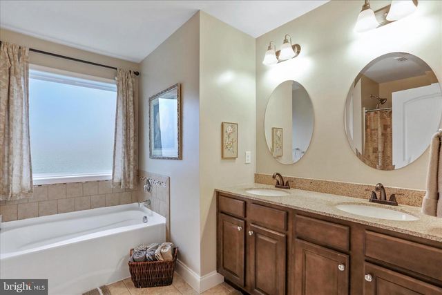 9337 LINDALE AVE, Greencastle, PA 17225