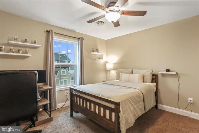 9337 LINDALE AVE, Greencastle, PA 17225