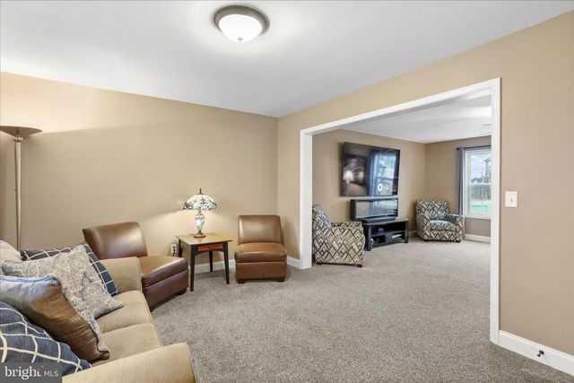 9337 LINDALE AVE, Greencastle, PA 17225