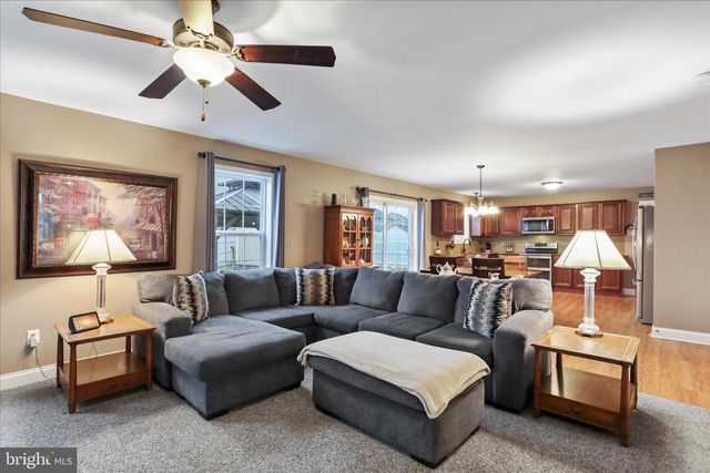 9337 LINDALE AVE, Greencastle, PA 17225