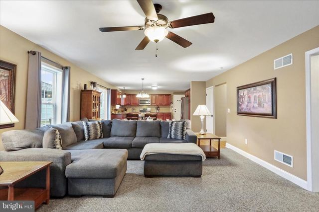 9337 LINDALE AVE, Greencastle, PA 17225