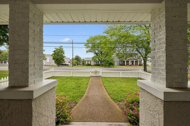 103 S Park St, Hohenwald, TN 38462