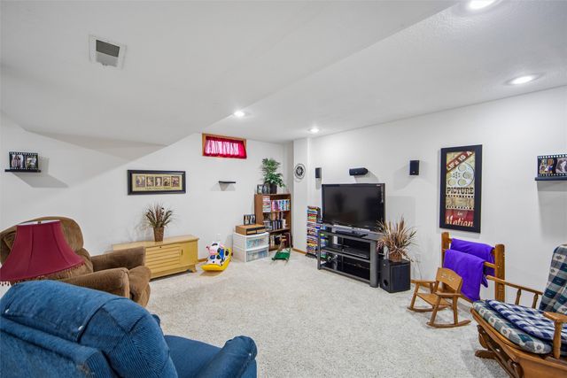 5143 69th Street, Urbandale, IA 50322