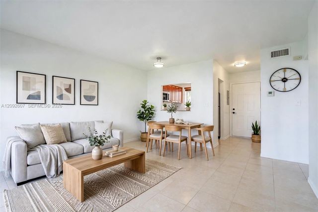 14500 SW 88th Avenue 241, Palmetto Bay, FL 33176