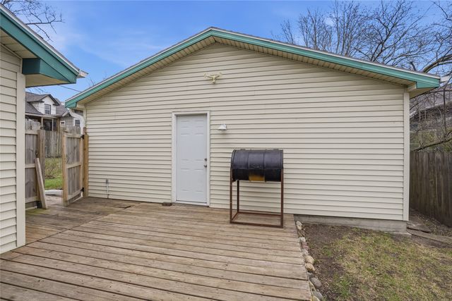 3221 E 12th Street, Des Moines, IA 50316