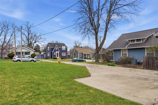 3221 E 12th Street, Des Moines, IA 50316