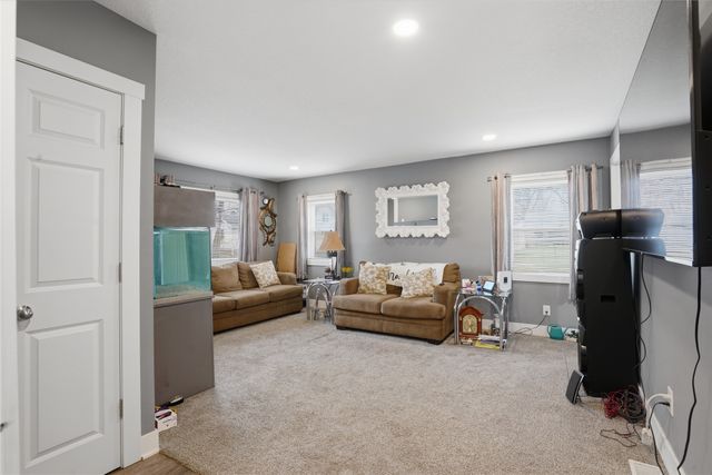 3221 E 12th Street, Des Moines, IA 50316