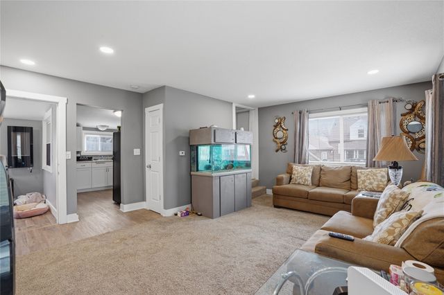 3221 E 12th Street, Des Moines, IA 50316