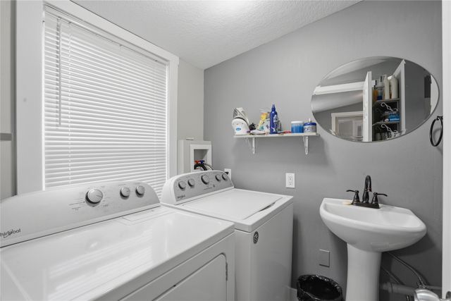 3221 E 12th Street, Des Moines, IA 50316