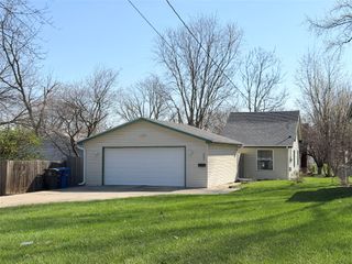 3221 E 12th Street, Des Moines, IA 50316