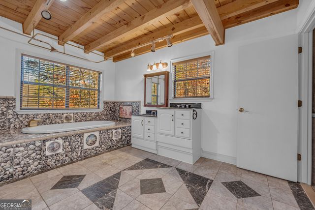 601 Beaver Lake Drive, Clarkesville, GA 30523