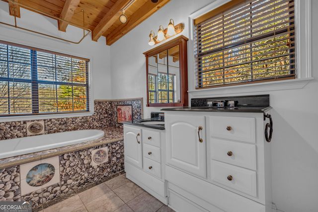 601 Beaver Lake Drive, Clarkesville, GA 30523