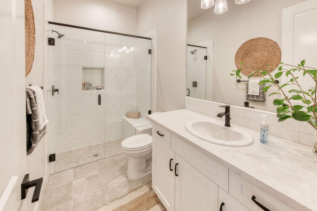 Image 11 of property listing at 11609 N Sandy Par Drive, Fresno, CA 93730