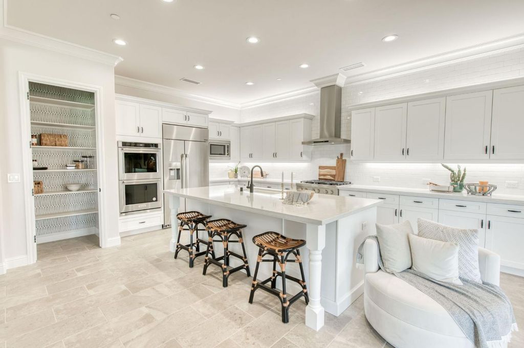 Image 8 of property listing at 11609 N Sandy Par Drive, Fresno, CA 93730