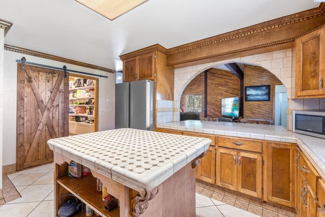 210506 E Cochran Rd, Kennewick, WA 99337